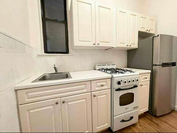 5th image of 328 E 85th St APT 1A