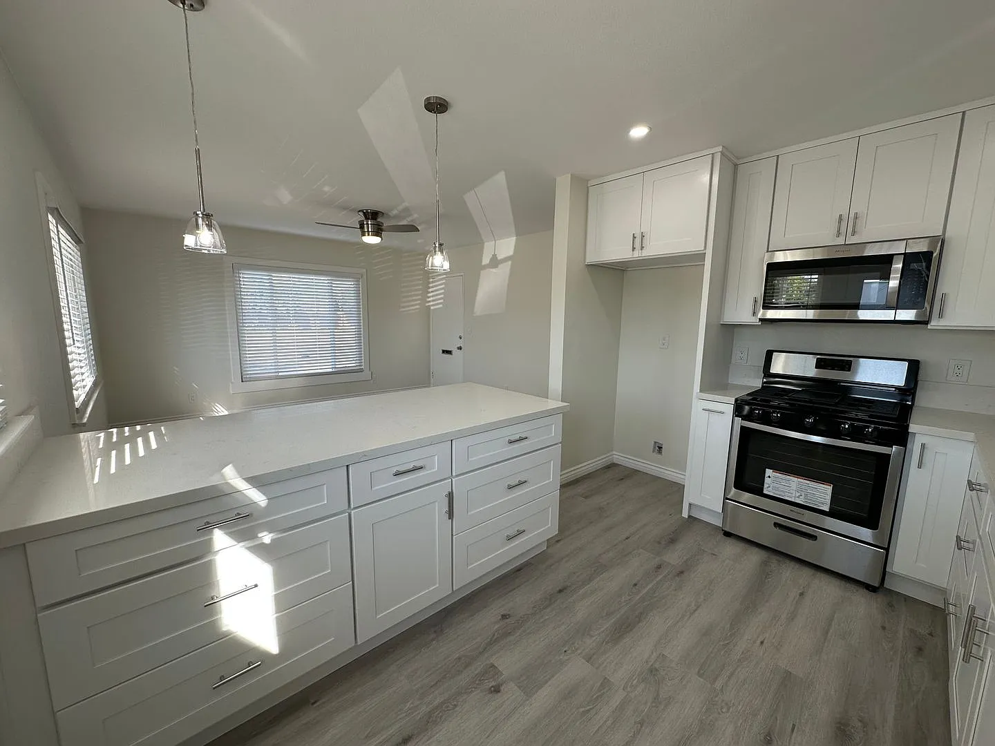 240 W Collins — Photo 2