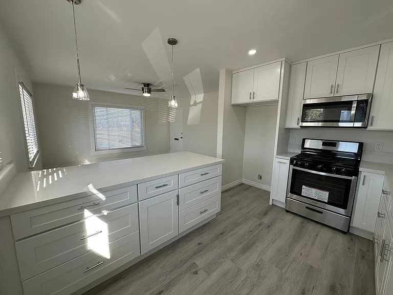 240 W Collins — Photo 2