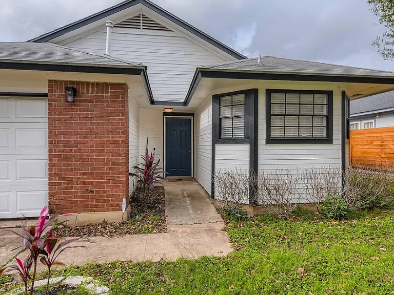 1002 Glen Oaks Ct — Photo 9