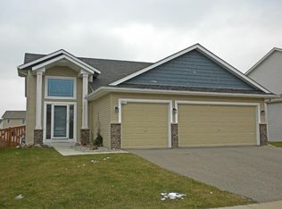 2831 Hawk Ridge Rd NW, Prior Lake, MN 55372