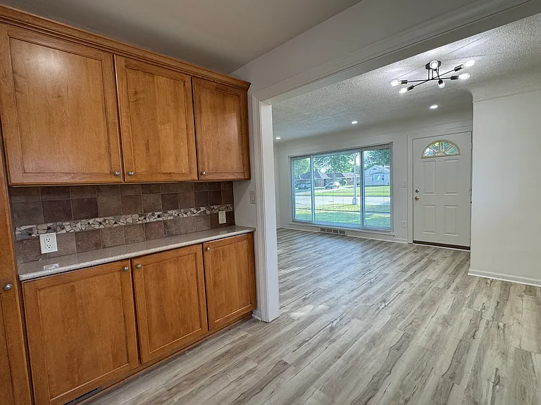 2431 Grange Rd — Photo 9