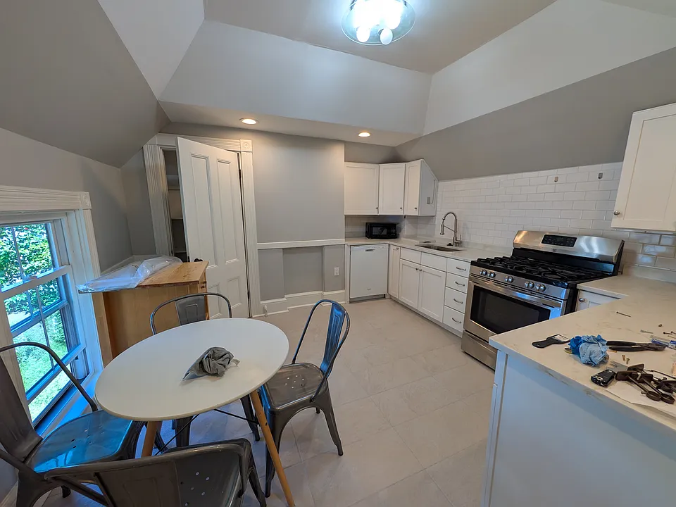 18 Maple St #2