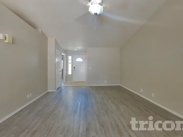 1464 E Rosemonte Dr — Photo 3