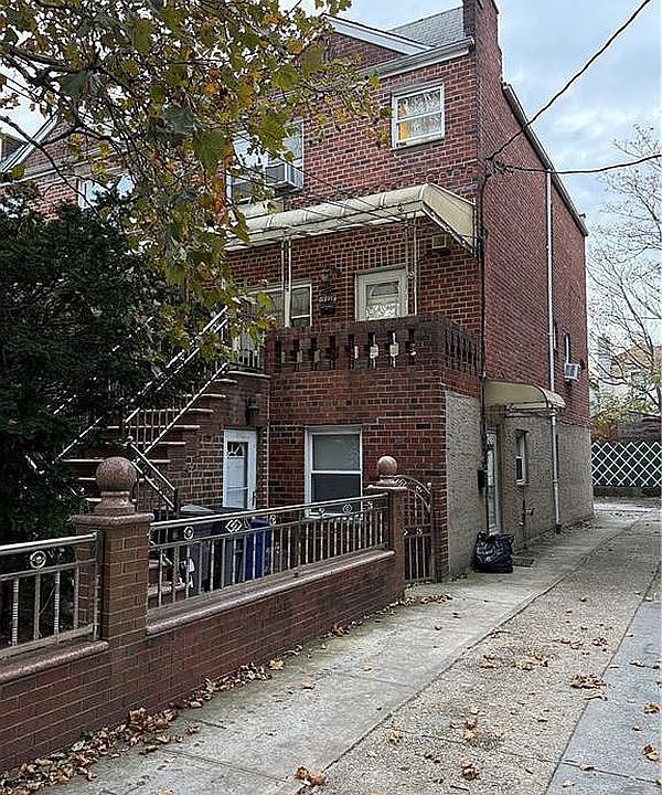 1st image of 1582 E 52nd St