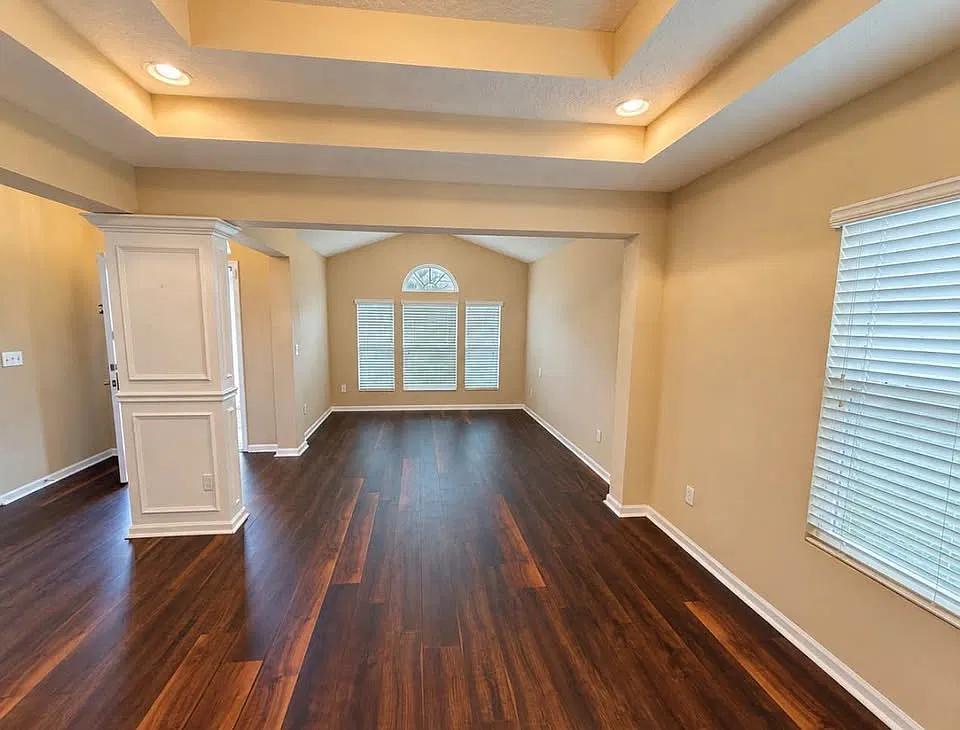 Oakleaf 4 bedroom, fenced on a pond! — Photo 4