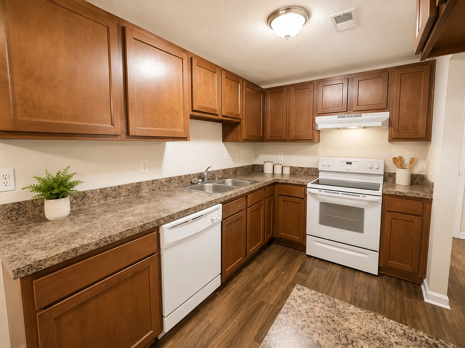 Auburndale Place Apartments! — Photo 1