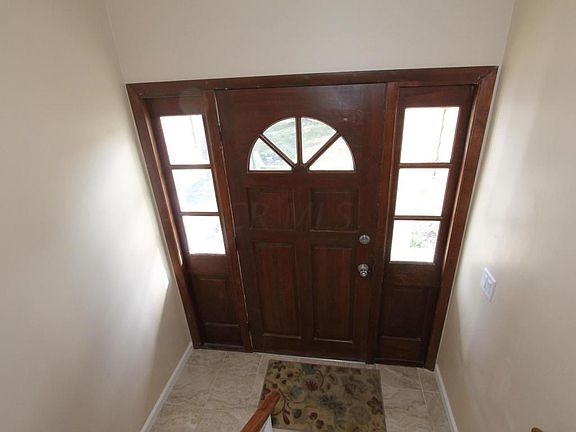 5th image of 449 Pickering Dr
