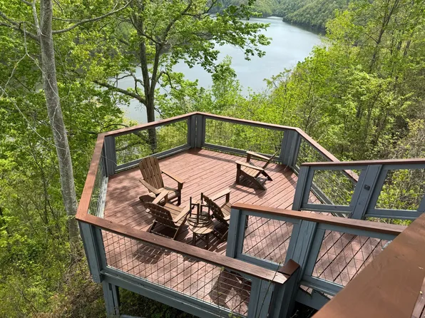 220 Summit Pointe Ln, Smithville, TN 37166