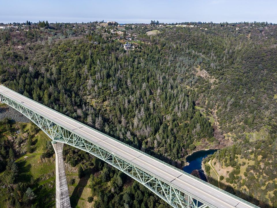 1st image of Tree Top Ln