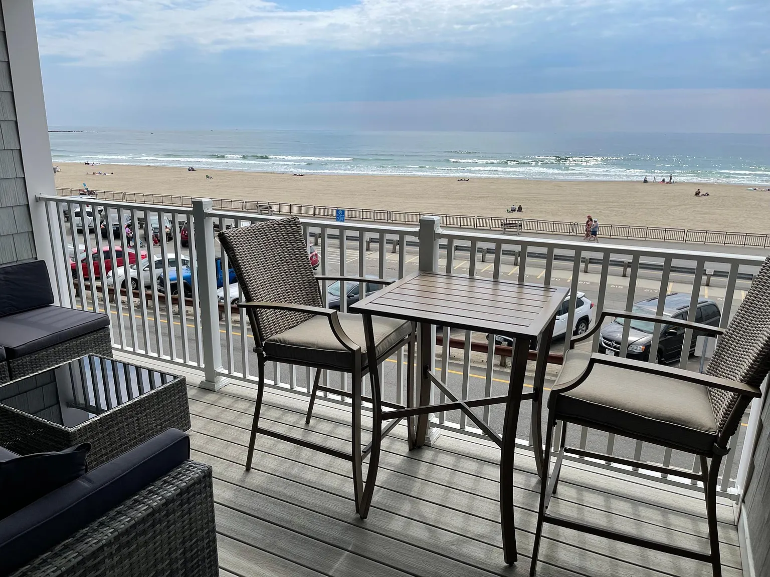 2 bed, 850 sqft, $2,300 — Photo 1