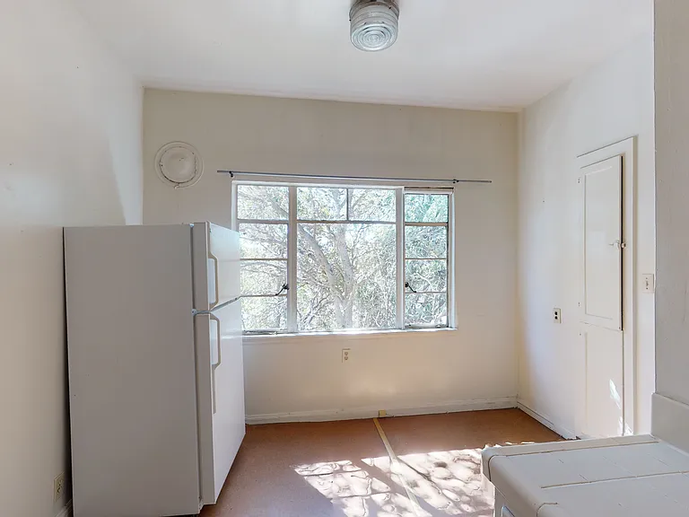 2363 Le Conte — Photo 7