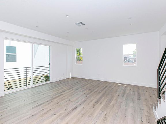 3rd image of 10851 Otsego St #1.5