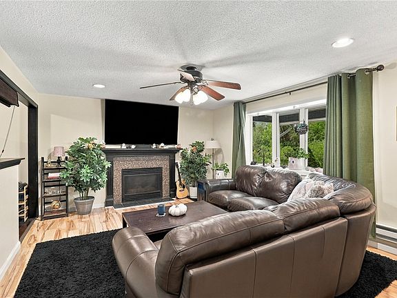 5th image of 463 Hayts Rd
