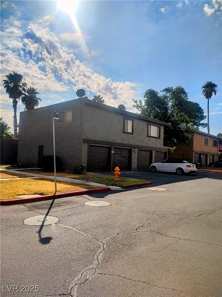 2 bed, 2.0 bath, 1082 sqft, $1,400 — Photo 1