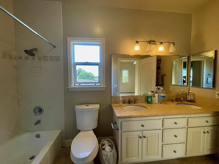 6350 N Willard Ave — Photo 10