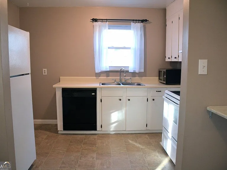 403 Mary Ln — Photo 4