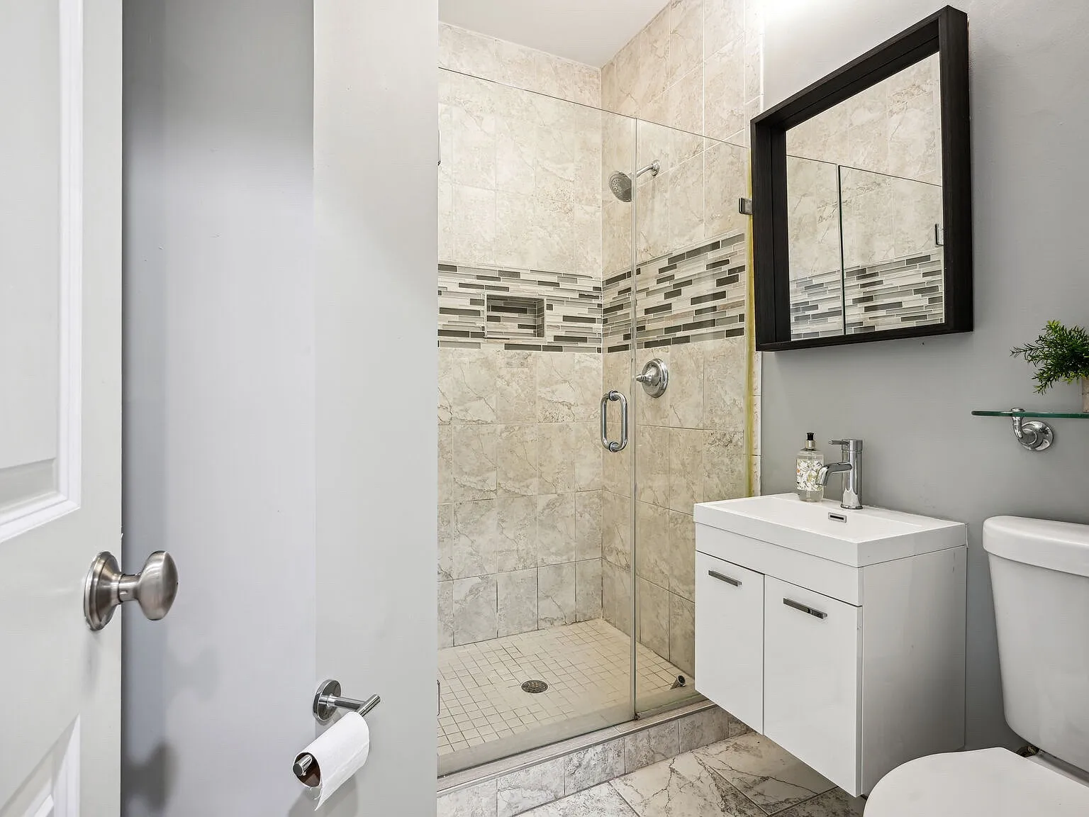 2 bed, 740 sqft, $2,850 — Photo 2