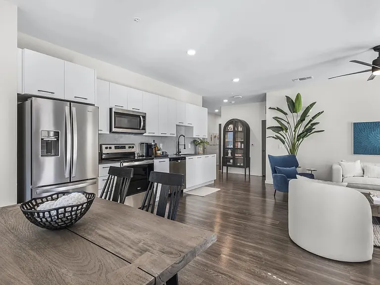 Azalea Luxury Apartments — Photo 18