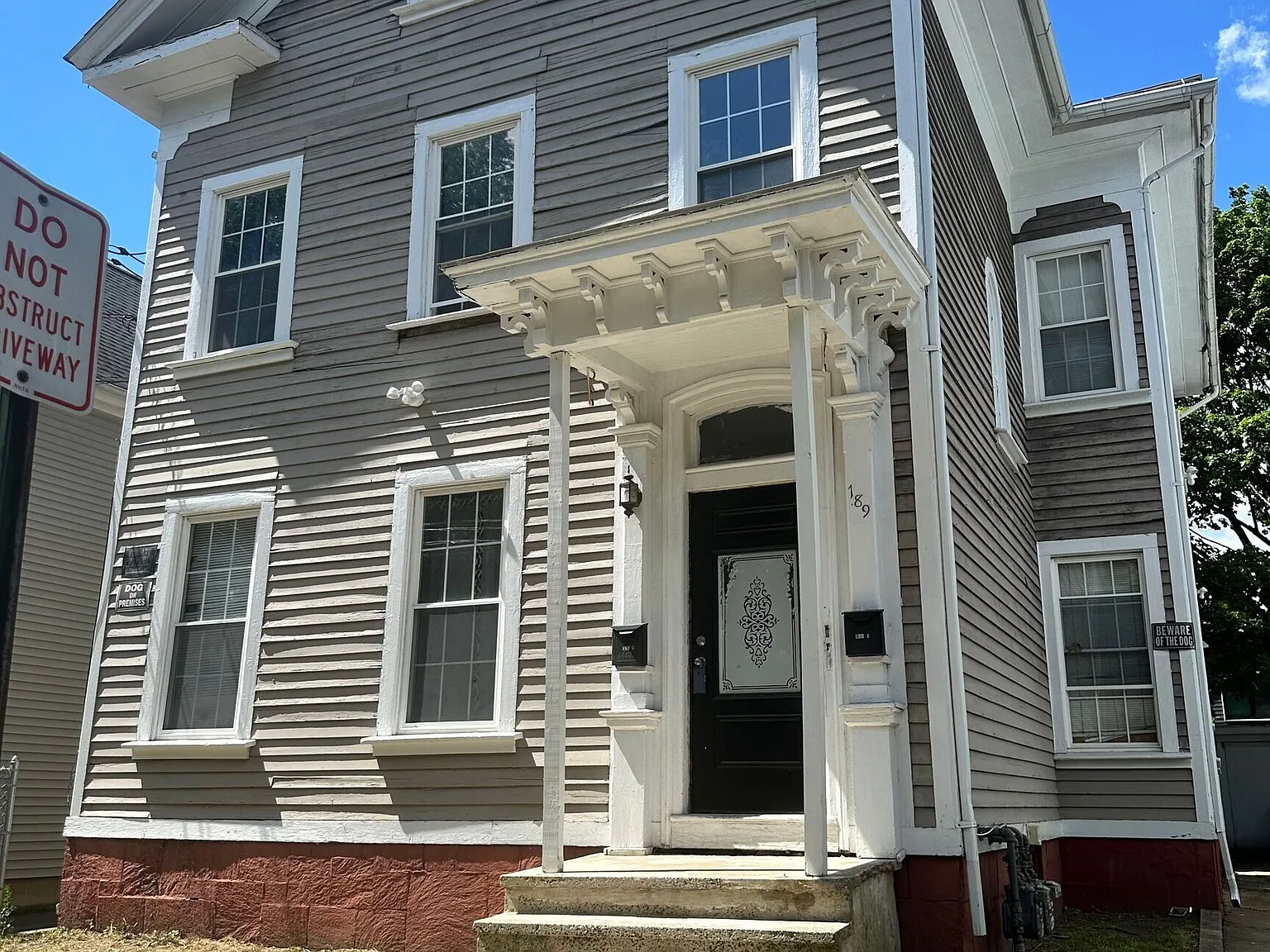 4 bed, 2.0 bath, 2450 sqft, $3,500 — Photo 2