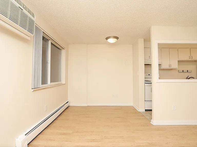 1280 Clayton St. Apartments — Photo 27