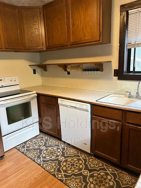 3 bed, 2.0 bath, 1250 sqft, $1,400 — Photo 3