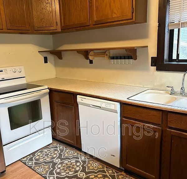 213 Spotswood Ln — Photo 3