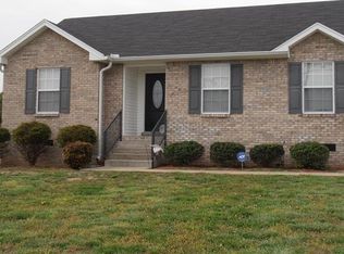 512 E Longview Dr, Portland, TN 37148