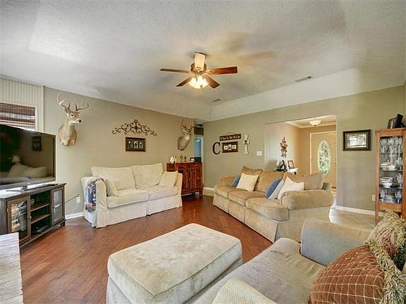 3rd image of 714 Mountain Dr