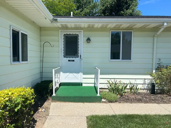 5654 Leisure South Dr SE, Kentwood, MI 49548