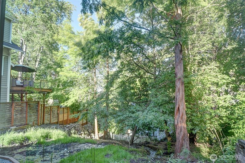 5th image of 2622 Mayfair Avenue N