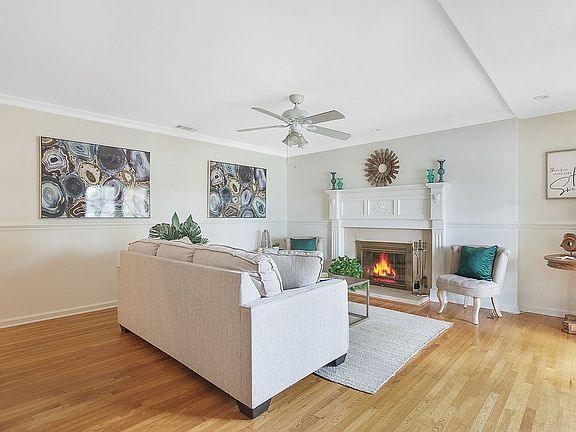 5th image of 23133 Ladeene Ave