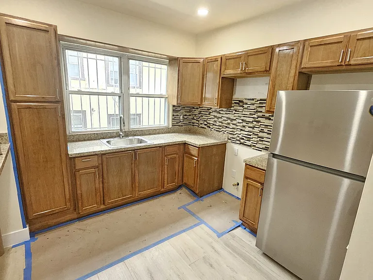 435 E 5th St #1 — Photo 2
