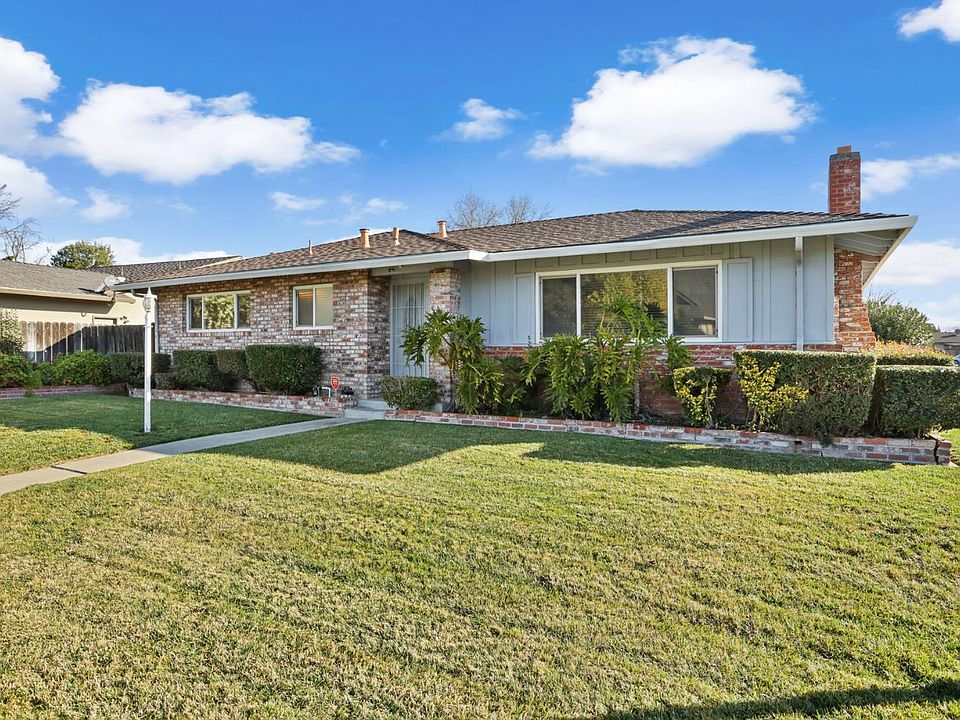 1st image of 8402 Roxburgh Way