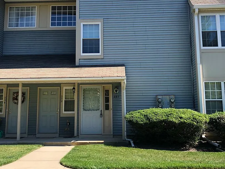 237 Andover Pl — Photo 3