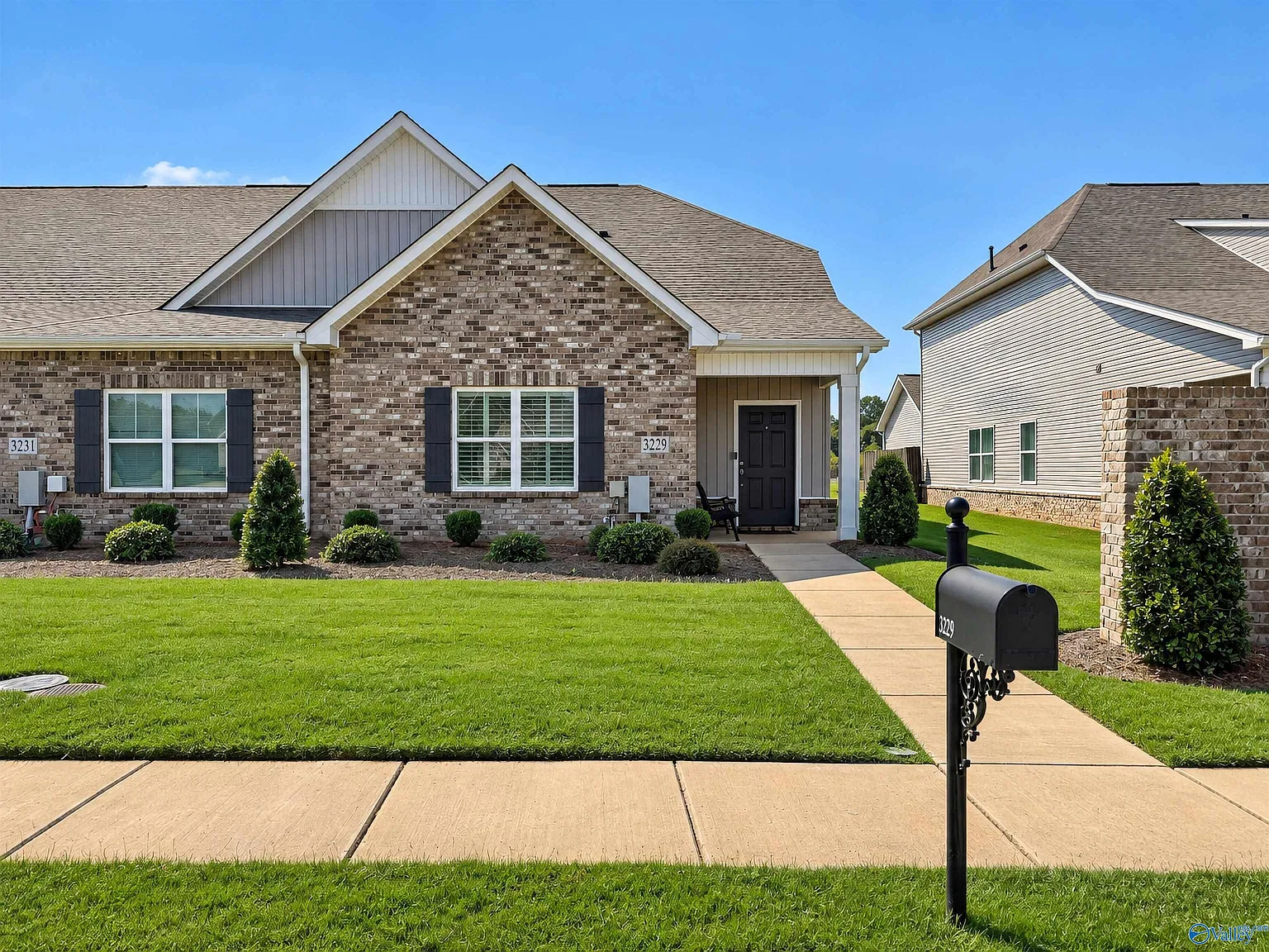 3 bed, 2.5 bath, 2056 sqft, $2,200 — Photo 2