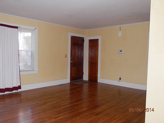5th image of 2722 Lakewood Dr