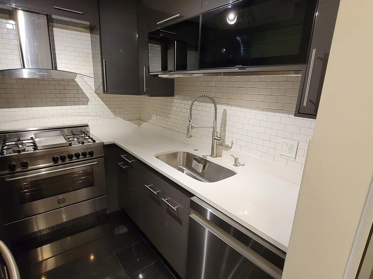 2 bed, 9999 sqft, $4,550 — Photo 3