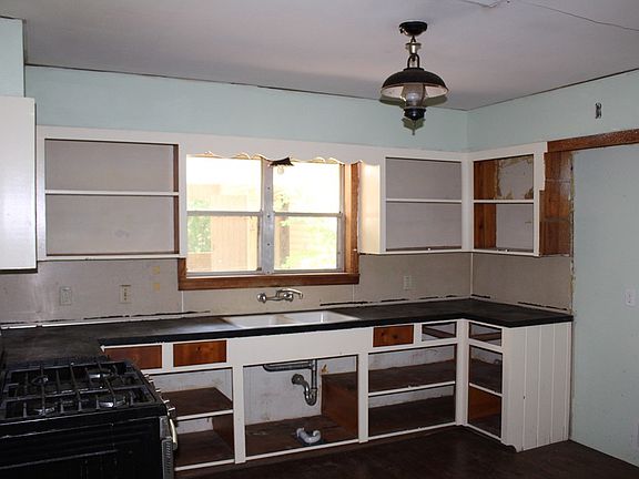 4th image of 1101 McGregor Dr