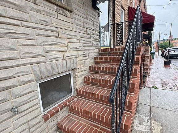 4th image of 1008 Stiles St