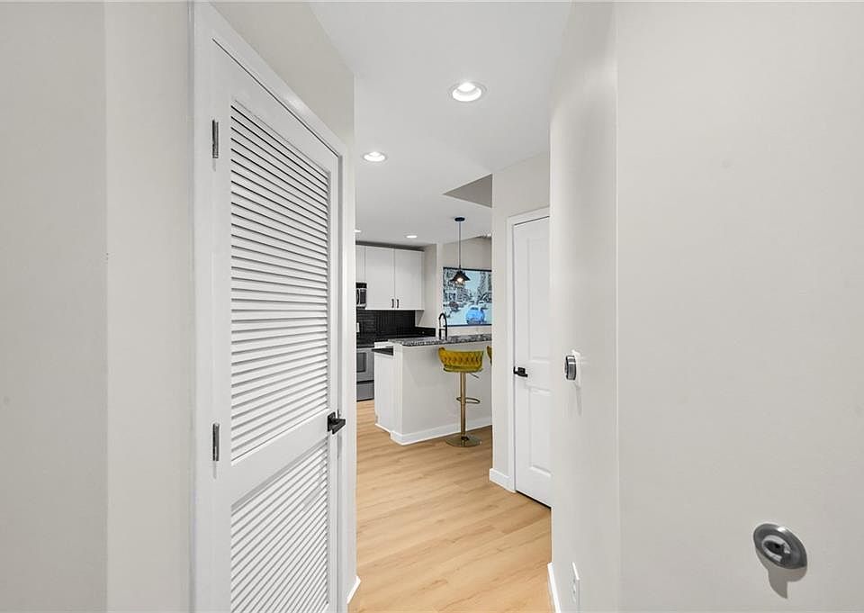1st image of 250 Pharr Rd #1702