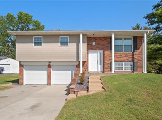 139 Lexington Dr, Millstadt, IL