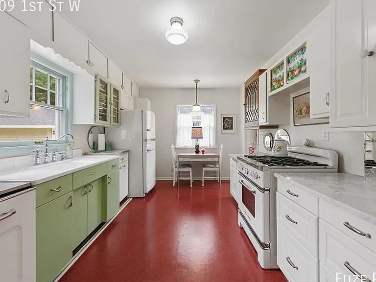 809 1st St W — Photo 7