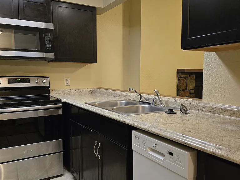18 Bentree Ln #403 — Photo 29