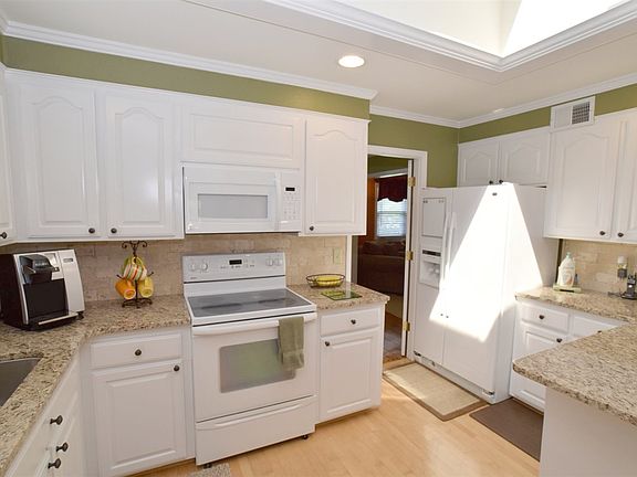 2nd image of 2244 Peachtree St