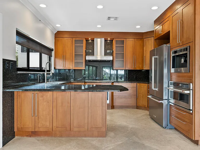 1121 Bel Air Dr #4 — Photo 9