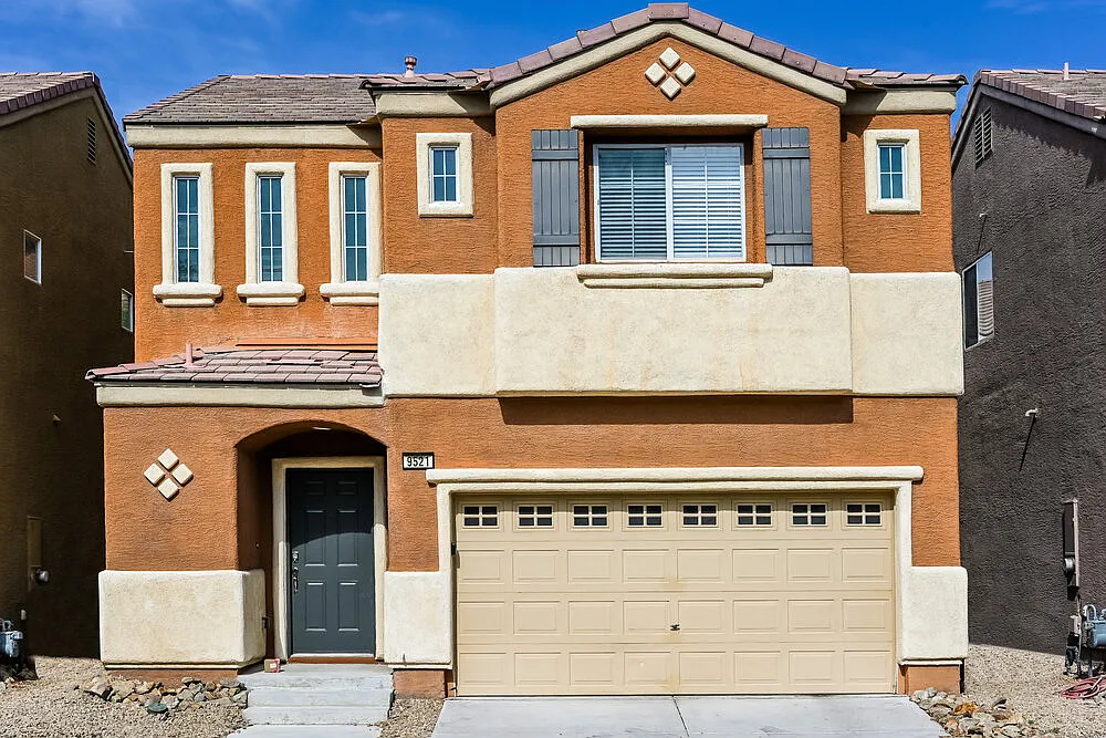 3 bed, 2.5 bath, 1423 sqft, $2,020 — Photo 1