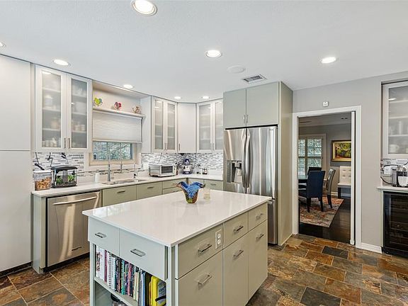 4th image of 822 Shady Ln