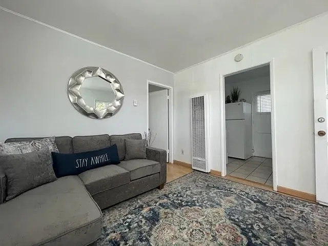1 bed, 420 sqft, $2,100 — Photo 4