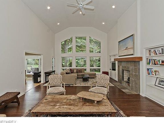 3rd image of 24650 Woodside Ln